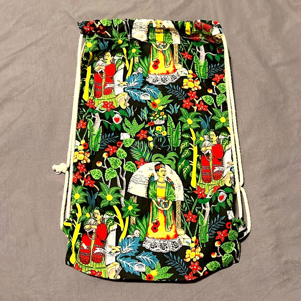 🌺 Frida Kahlo string backpack